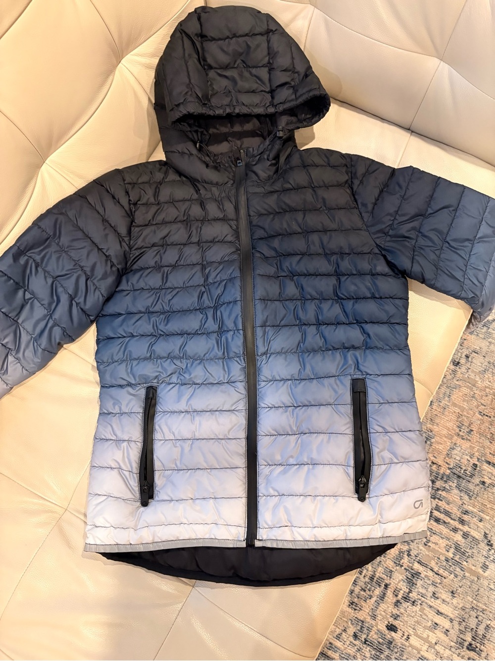 2 for $10 Women’s GAP FIT Gradient Hooded Puffer Jacket - Black & Light Gray - Picture 2 of 5